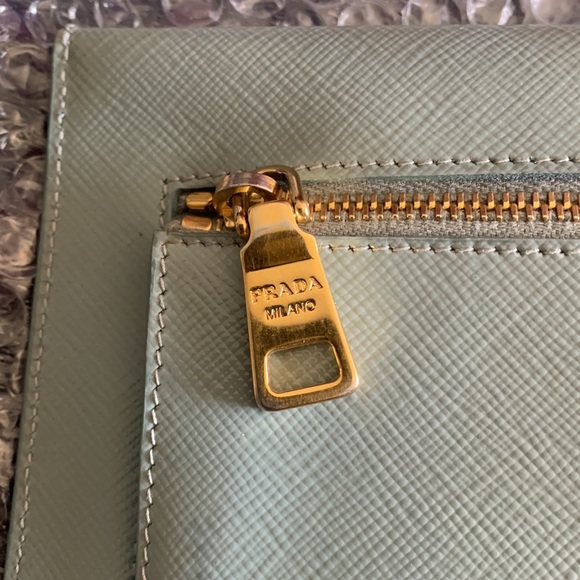 Prada Milano envelope vernis leather studded with rhinestones. - Picture 7 of 10